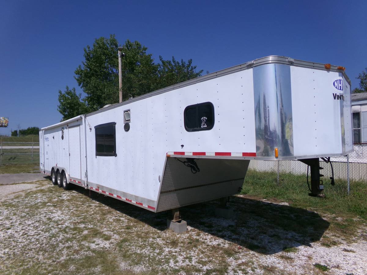 Trailer 40 ft.& 8 ft. wide GooseNeck. 1997 Trailer has a big side door, photo 3
