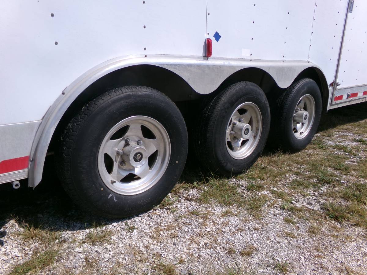 Trailer 40 ft.& 8 ft. wide GooseNeck. 1997 Trailer has a big side door, photo 8