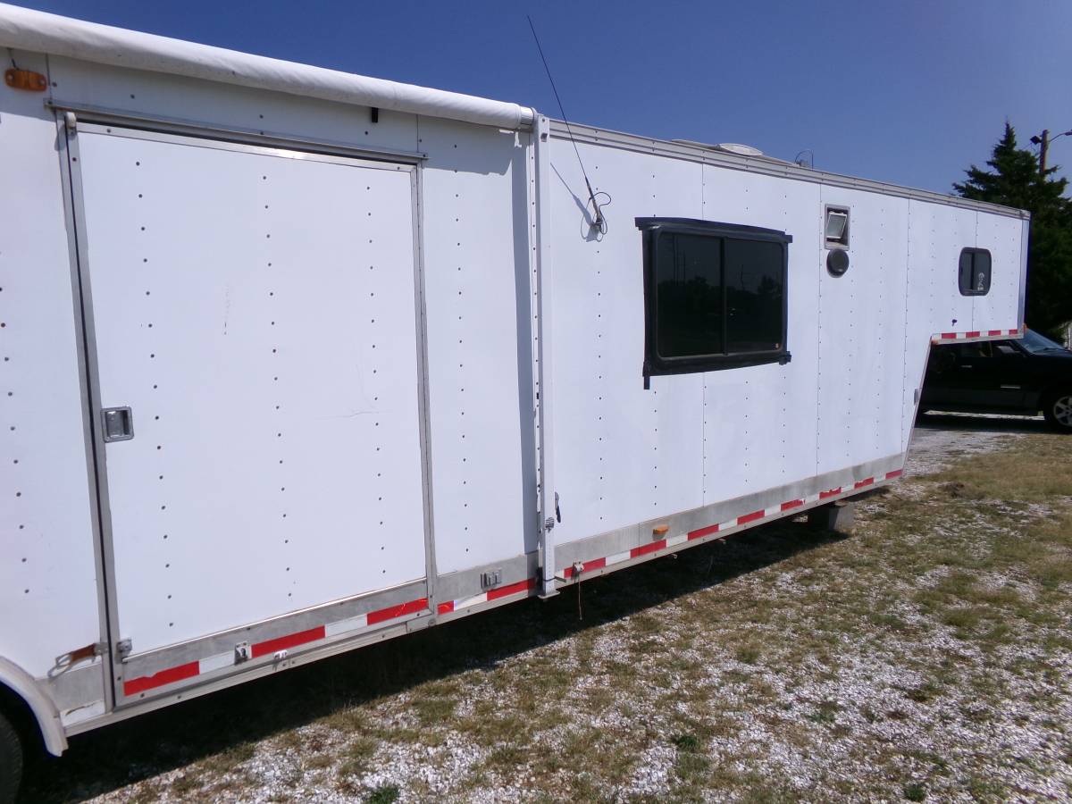 Trailer 40 ft.& 8 ft. wide GooseNeck. 1997 Trailer has a big side door, photo 9