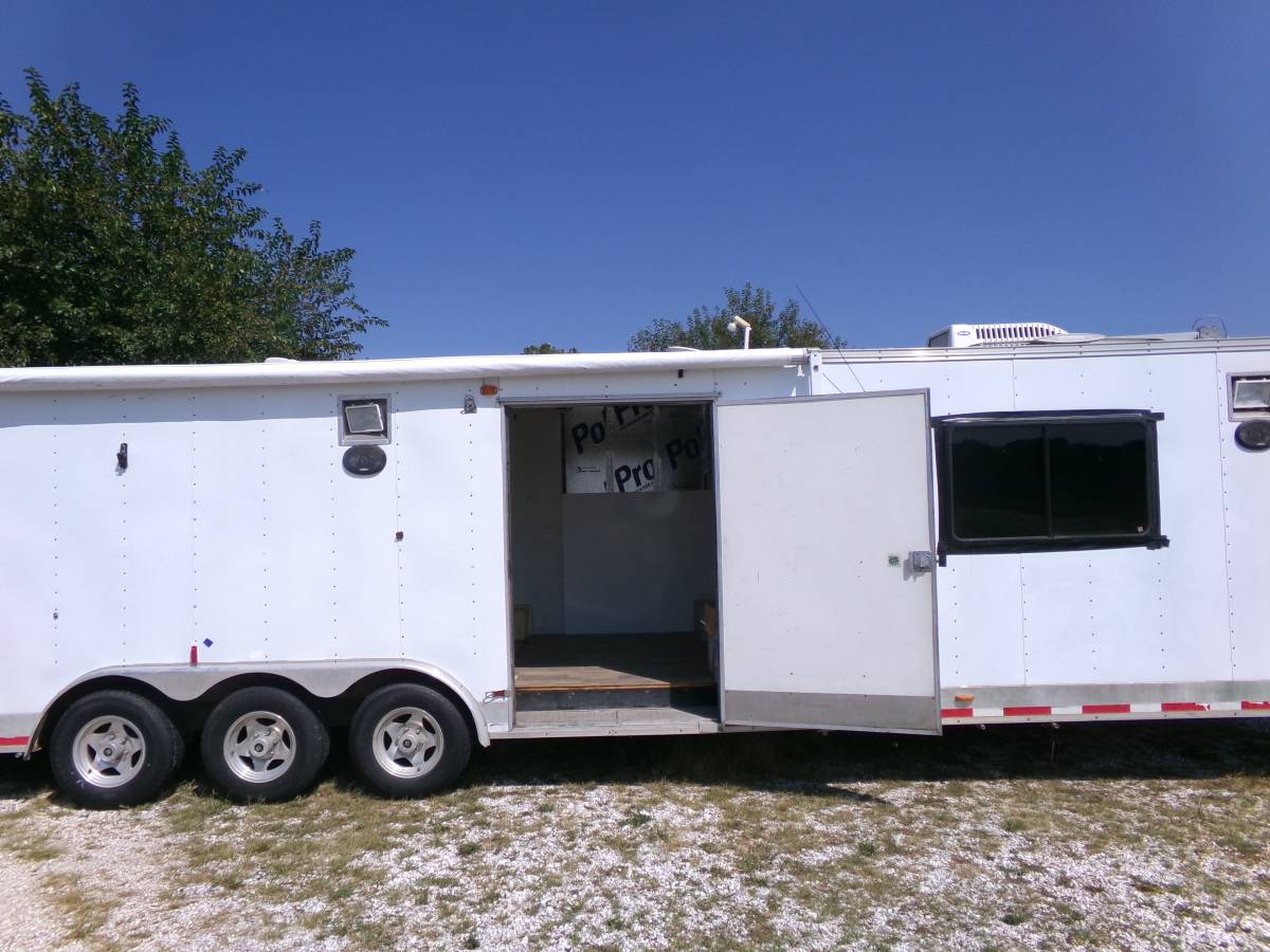 Trailer 40 ft.& 8 ft. wide GooseNeck. 1997 Trailer has a big side door, photo 10