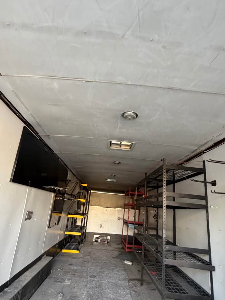2007 HAUI enclosed trailer, photo 3