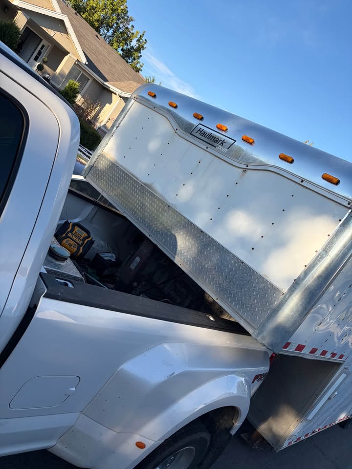 2007 HAUI enclosed trailer, photo 5