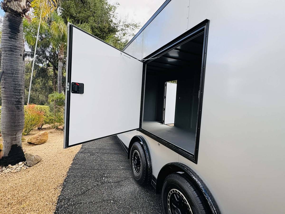 Custom Trailer 24ft Enclosed Cargo / Car Hauler + escape door, photo 8