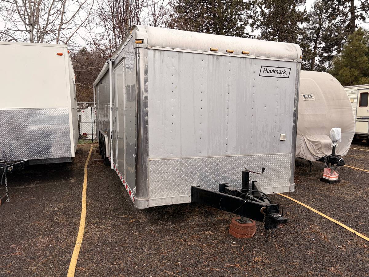 2005 Haulmark Edge live aboard 32' race trailer, photo 2