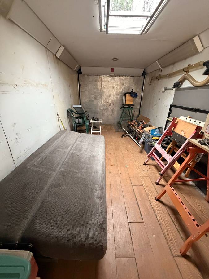 2005 Haulmark Edge live aboard 32' race trailer, photo 3