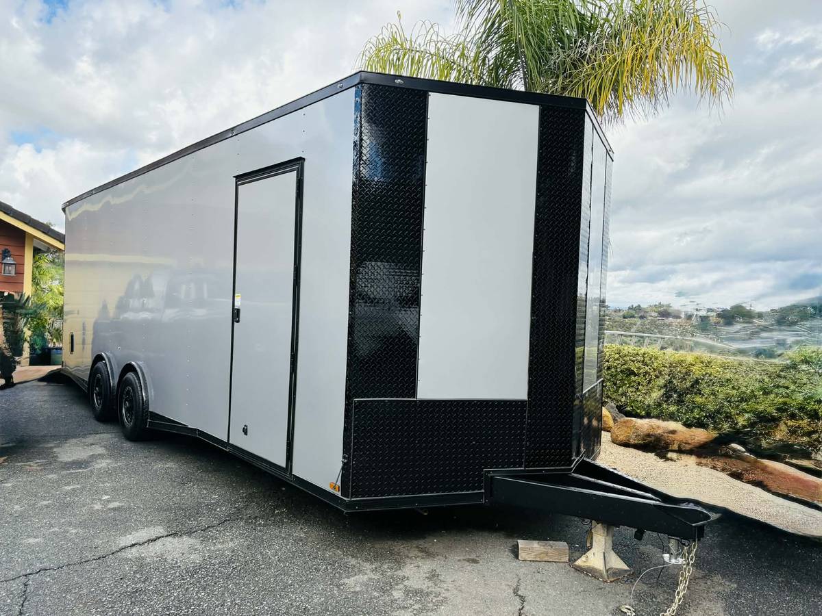 New Custom Trailer 24ft Enclosed Cargo / Car Hauler + escape door, photo 2