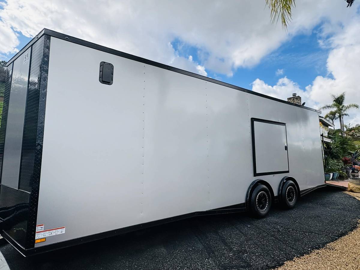 New Custom Trailer 24ft Enclosed Cargo / Car Hauler + escape door, photo 4