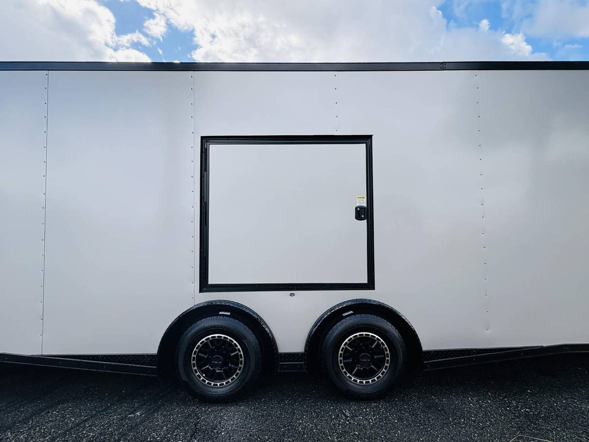 New Custom Trailer 24ft Enclosed Cargo / Car Hauler + escape door, photo 6
