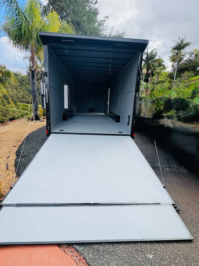 New Custom Trailer 24ft Enclosed Cargo / Car Hauler + escape door, photo 8