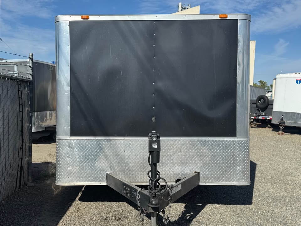 2012 Hurricane cargo trailer 8.5x24 enclosed car hauler, photo 3