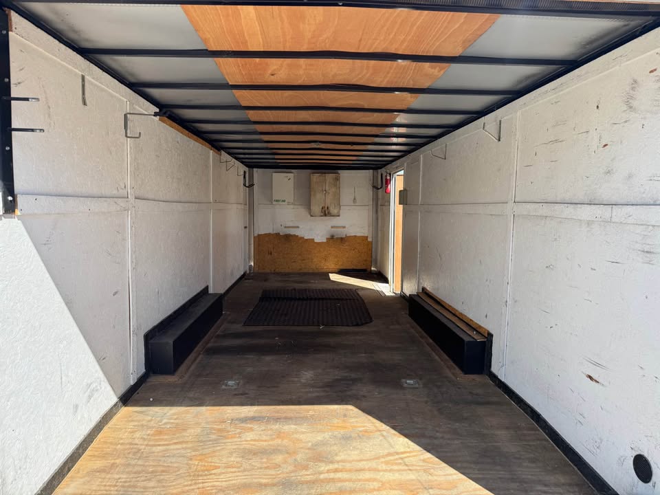 2012 Hurricane cargo trailer 8.5x24 enclosed car hauler, photo 7