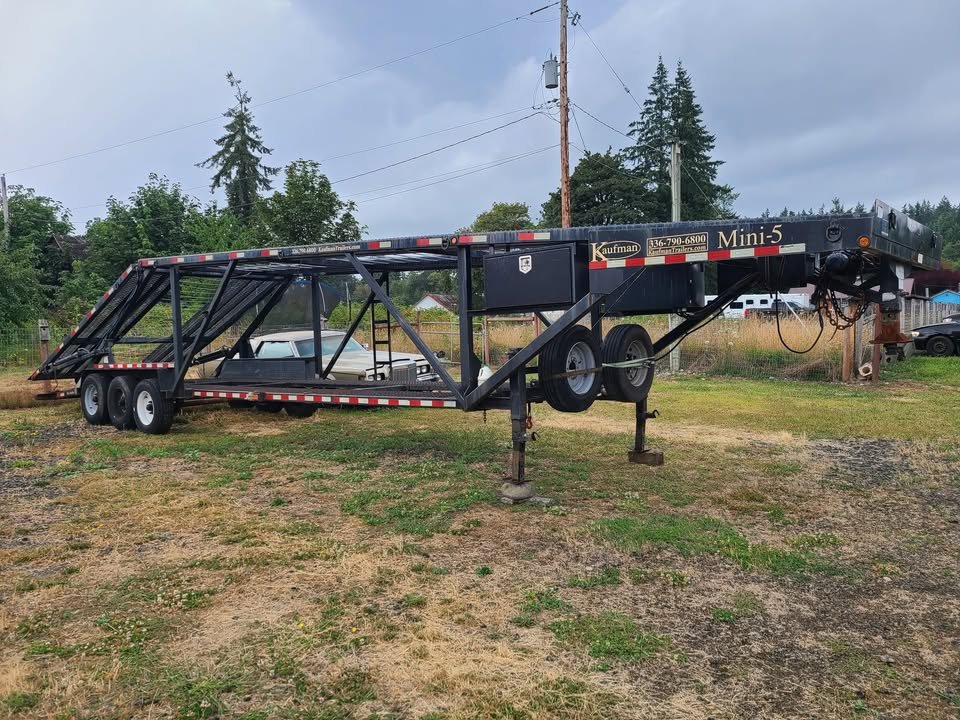 2017 Kaufman five car hauler, 44 ft 10 in deck, 25K GVWR, photo 2