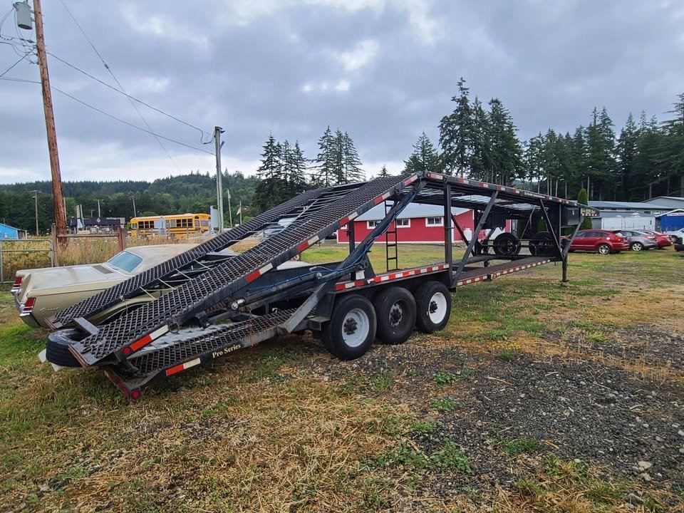 2017 Kaufman five car hauler, 44 ft 10 in deck, 25K GVWR, photo 3