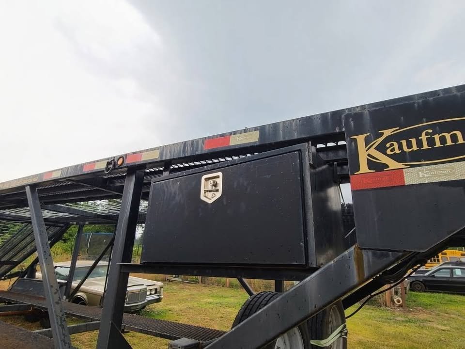 2017 Kaufman five car hauler, 44 ft 10 in deck, 25K GVWR, photo 9