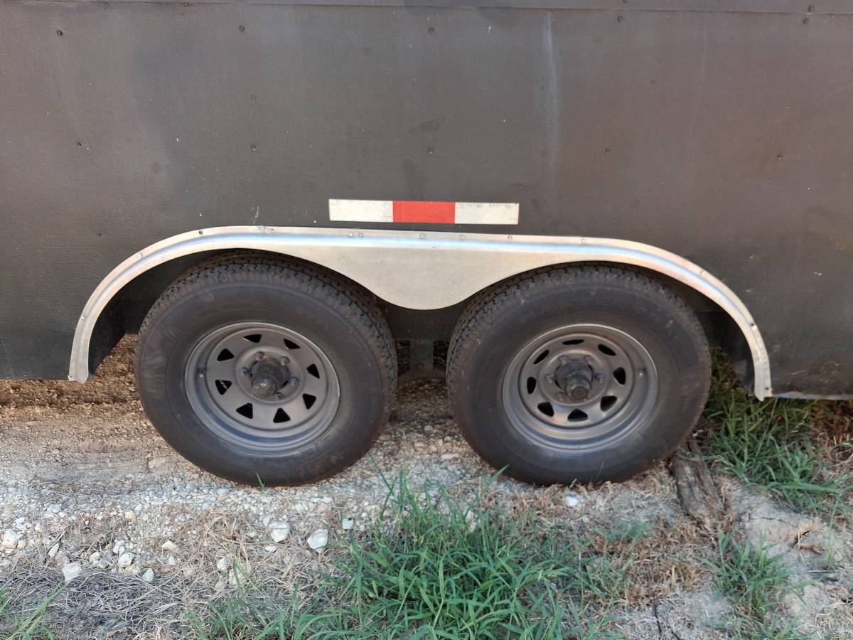 22 FT INCLOSED CAR HAULER, photo 5