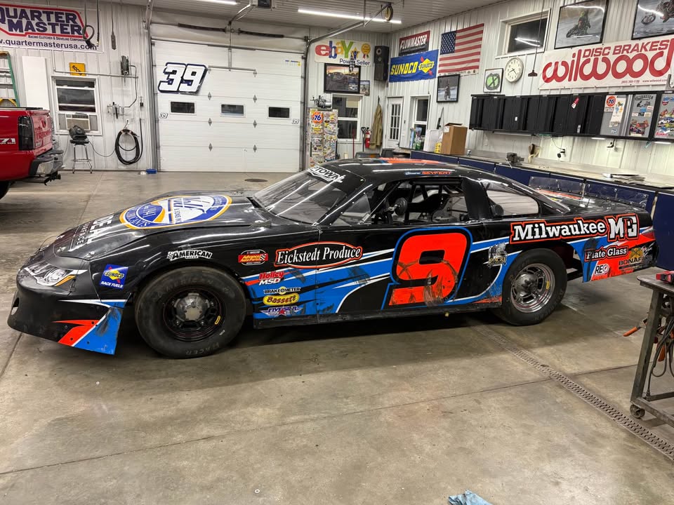 2002 Lefthander late model roller, chassis 1199, no engine, photo 2