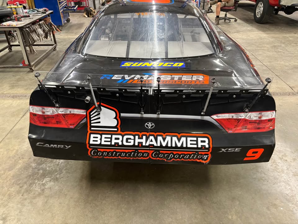 2002 Lefthander late model roller, chassis 1199, no engine, photo 4
