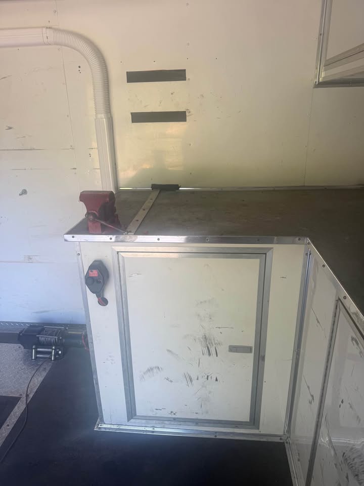 2001 Hallmark Elite II 26’ Race Trailer – Race Ready – Mini-Split A/C, photo 10