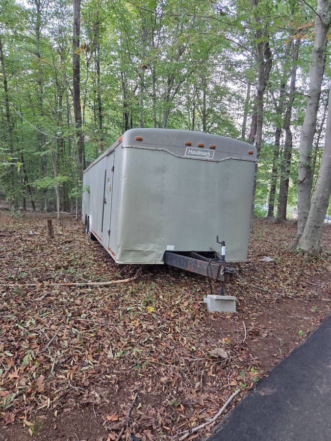 Enclosed car hauler /trade, photo 2