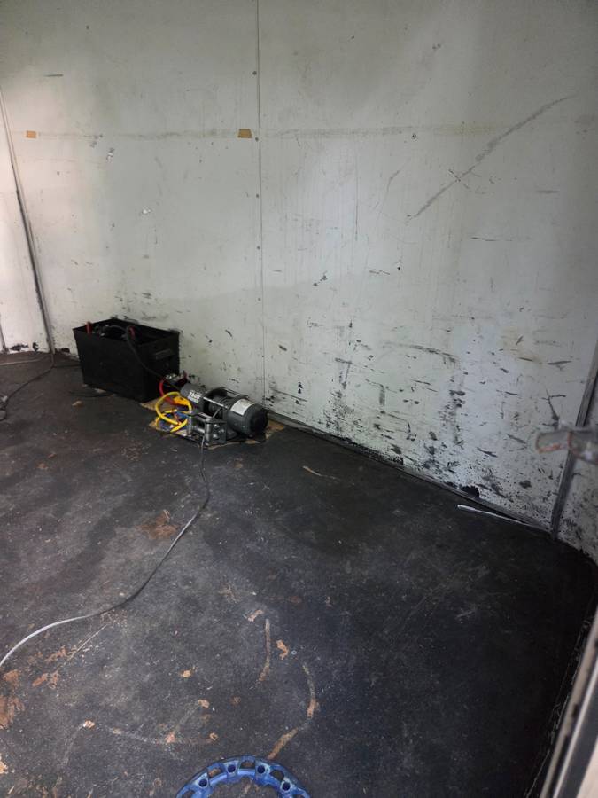 Enclosed car hauler /trade, photo 4