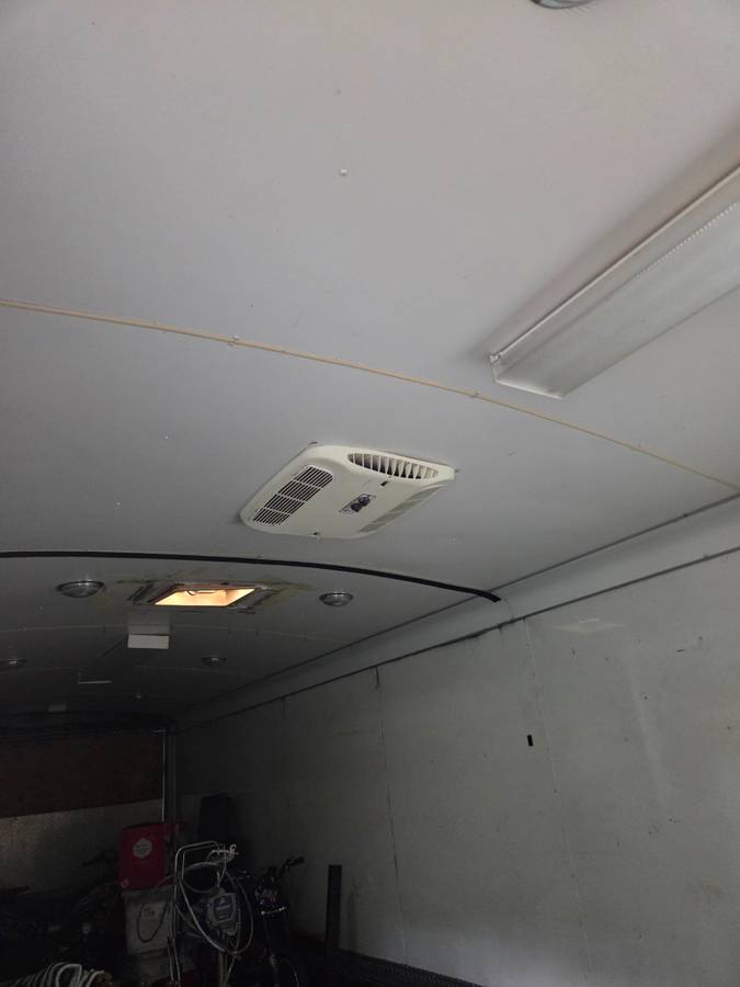 Enclosed car hauler /trade, photo 6