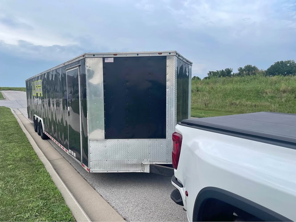 2021 40 ft enclosed trailer/ car carrier