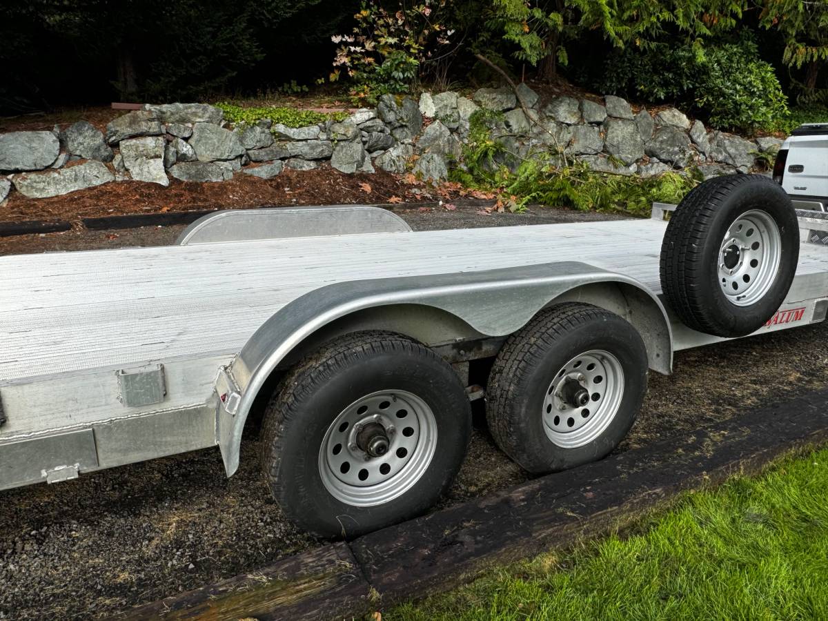 ALL ALUMINUM HD 20' trailer 2021 Car Trailer -like new 5000 lb axles, photo 3