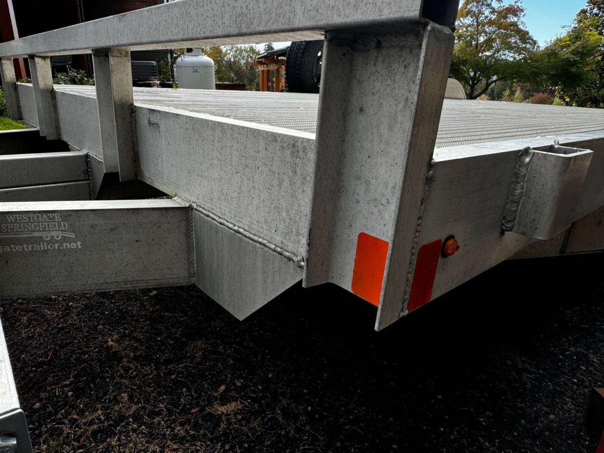 ALL ALUMINUM HD 20' trailer 2021 Car Trailer -like new 5000 lb axles, photo 5