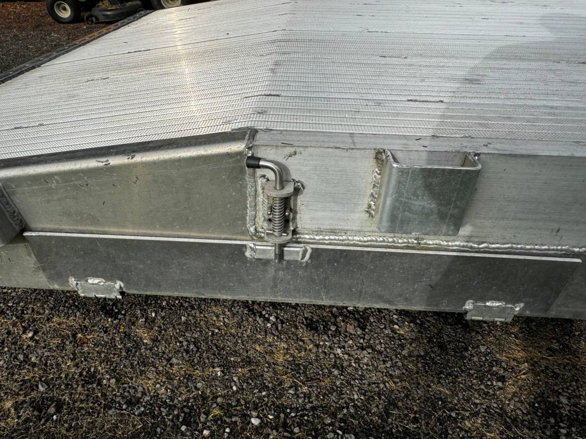 ALL ALUMINUM HD 20' trailer 2021 Car Trailer -like new 5000 lb axles, photo 8