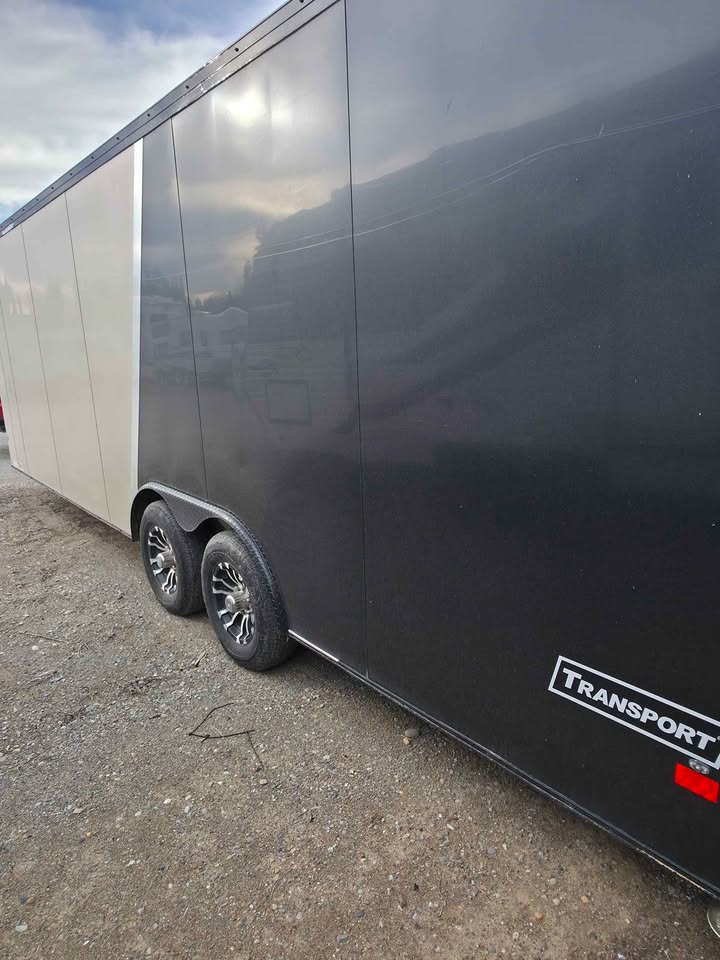 2022 hallmark 24' car hauler, photo 5