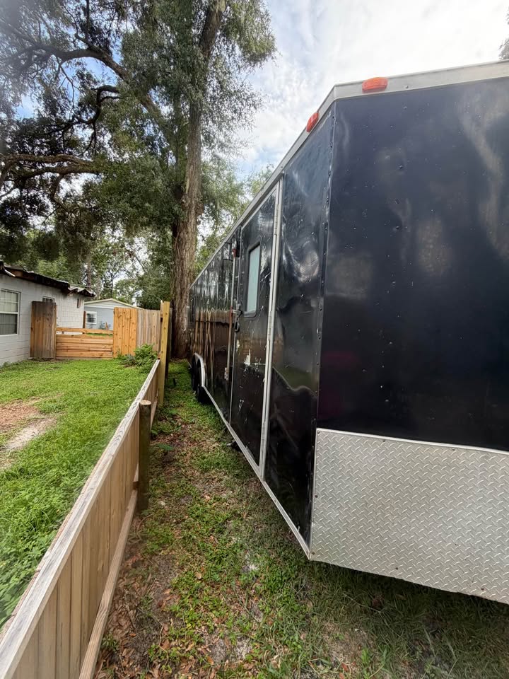 2011 Diamond Cargo 8.5x24 enclosed car hauler, 12K winch, photo 2