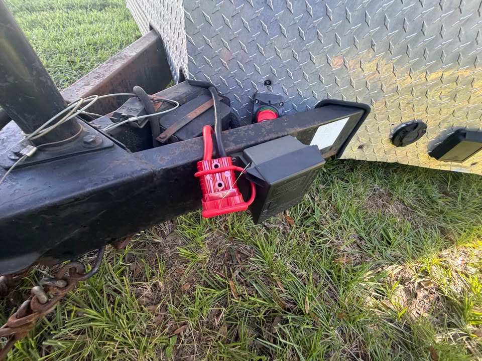 2011 Diamond Cargo 8.5x24 enclosed car hauler, 12K winch, photo 5