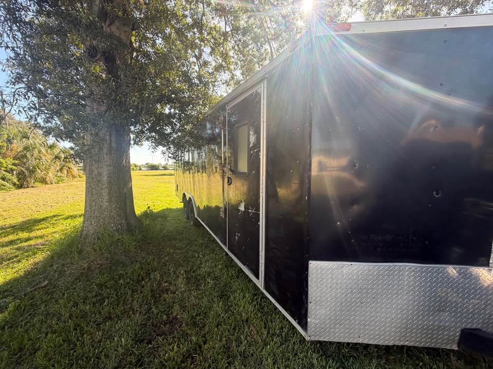 2011 Diamond Cargo 8.5x24 enclosed car hauler, 12K winch, photo 8