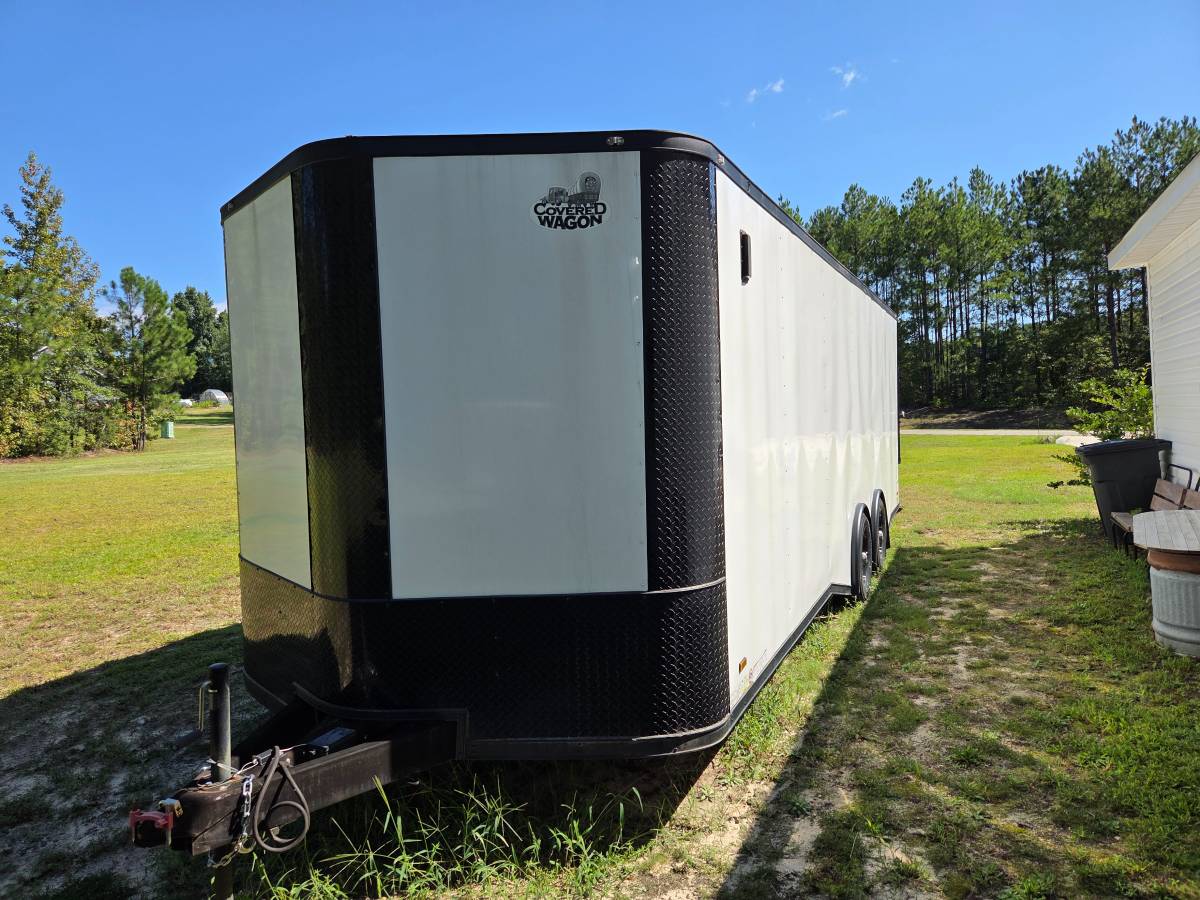 Like New 24' x 8.5' enclosed trailer, photo 4