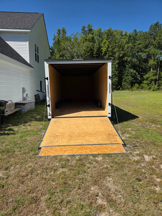 Like New 24' x 8.5' enclosed trailer, photo 6