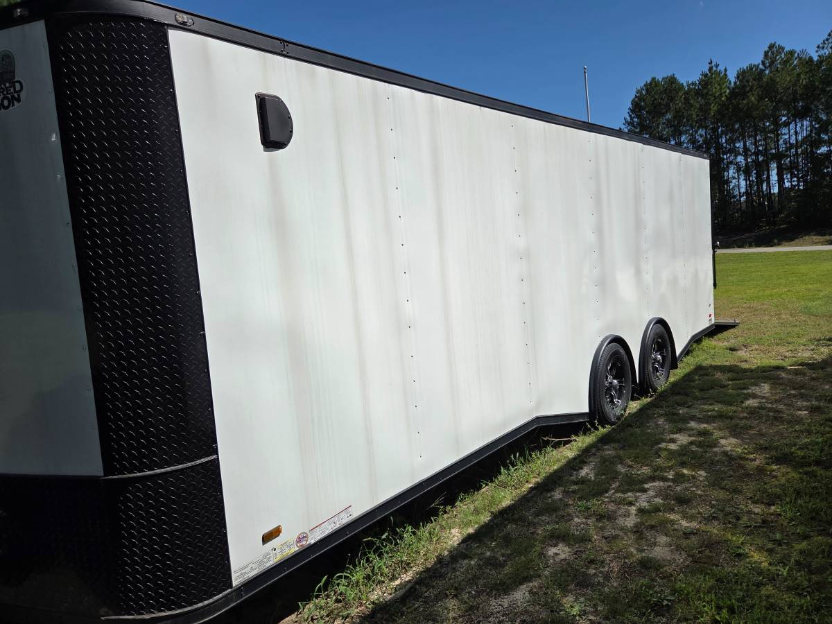 Like New 24' x 8.5' enclosed trailer, photo 7