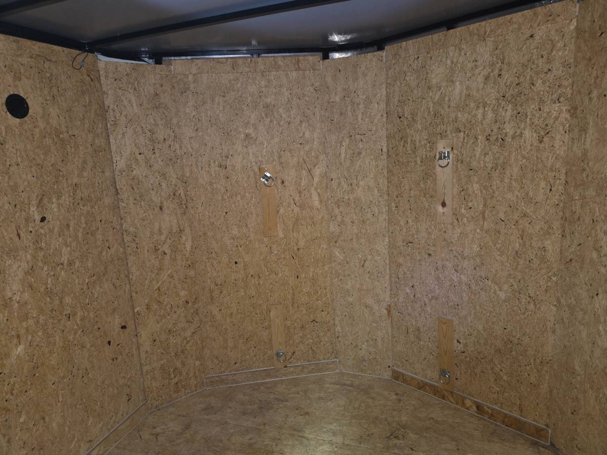 Like New 24' x 8.5' enclosed trailer, photo 10