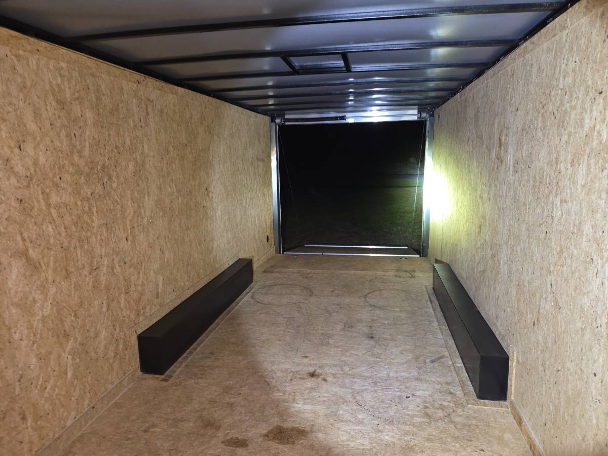 Like New 24' x 8.5' enclosed trailer, photo 12