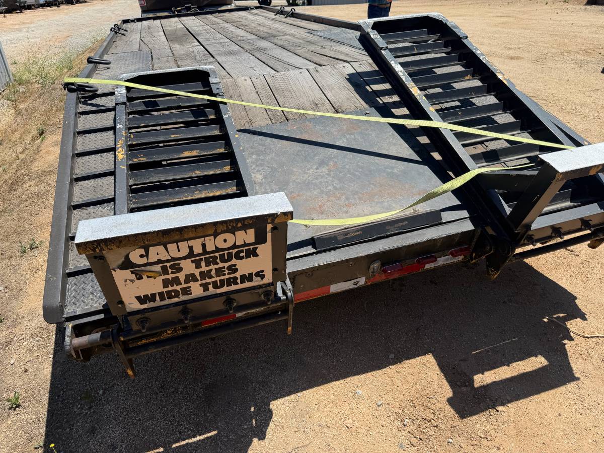23 foot heavy equipment trailer, photo 4