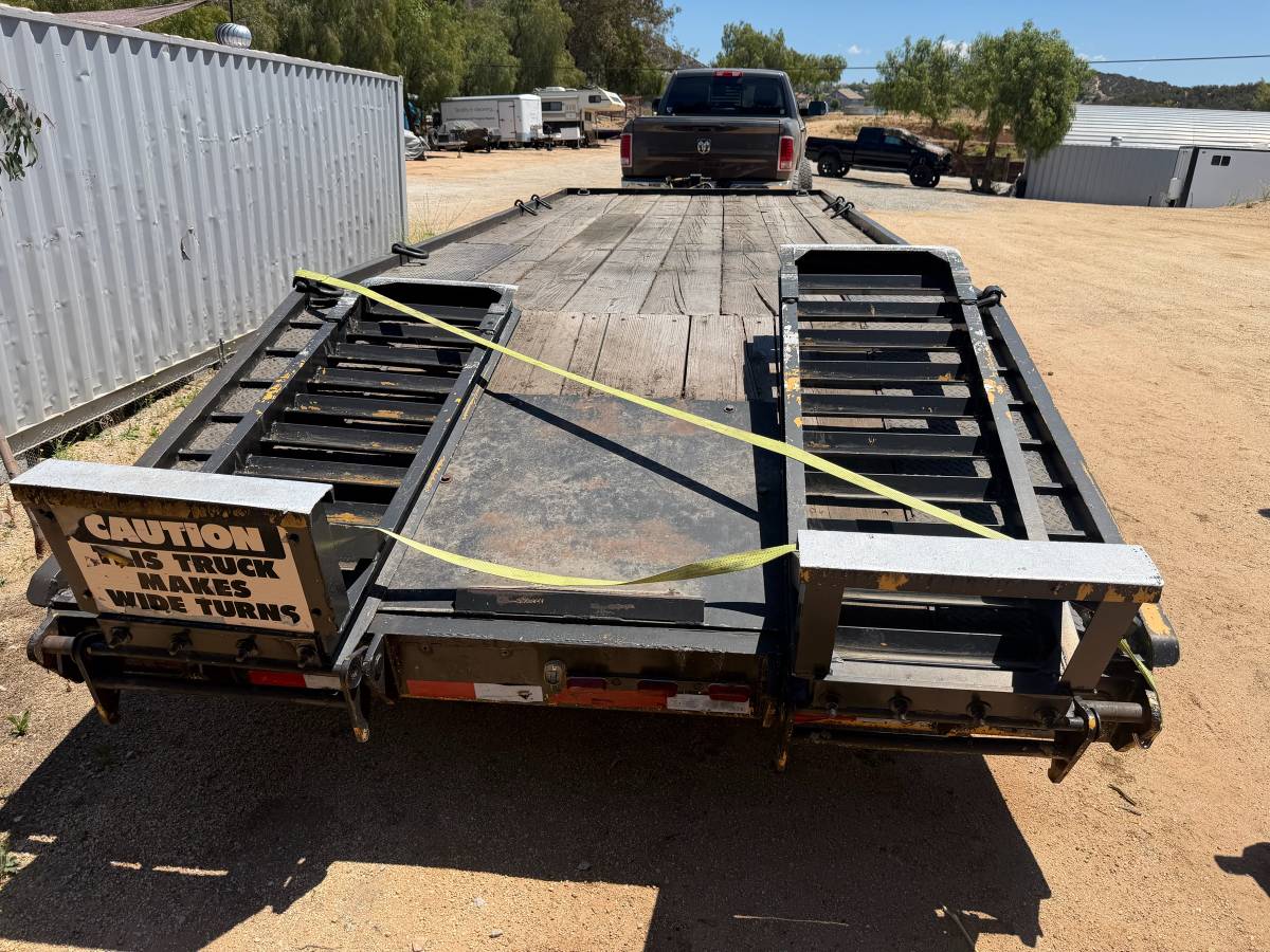 23 foot heavy equipment trailer, photo 5
