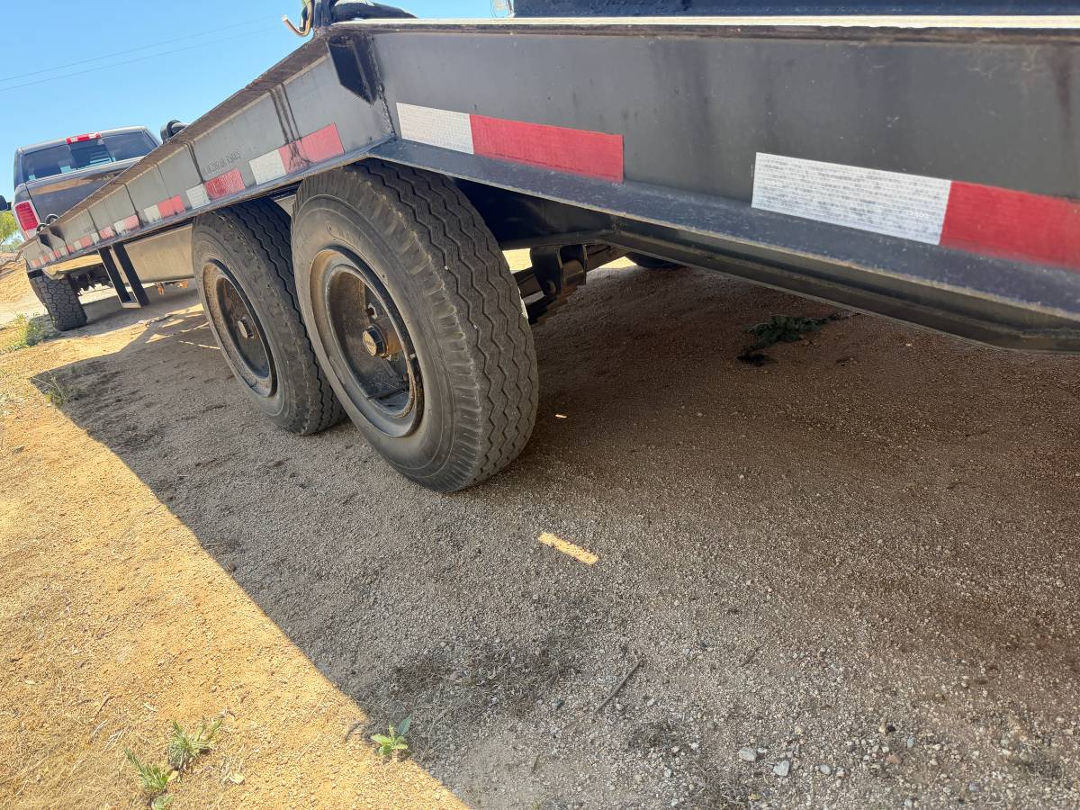 23 foot heavy equipment trailer, photo 8