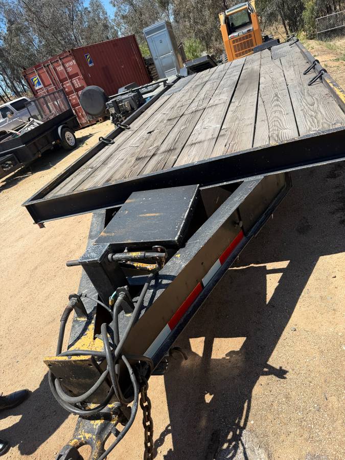 23 foot heavy equipment trailer, photo 12