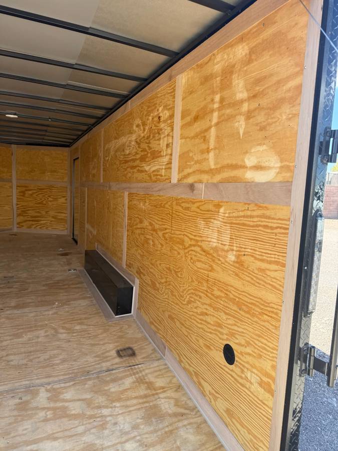 24Ft Car Hauler Enclosed Trailer Used 1 Time, photo 8