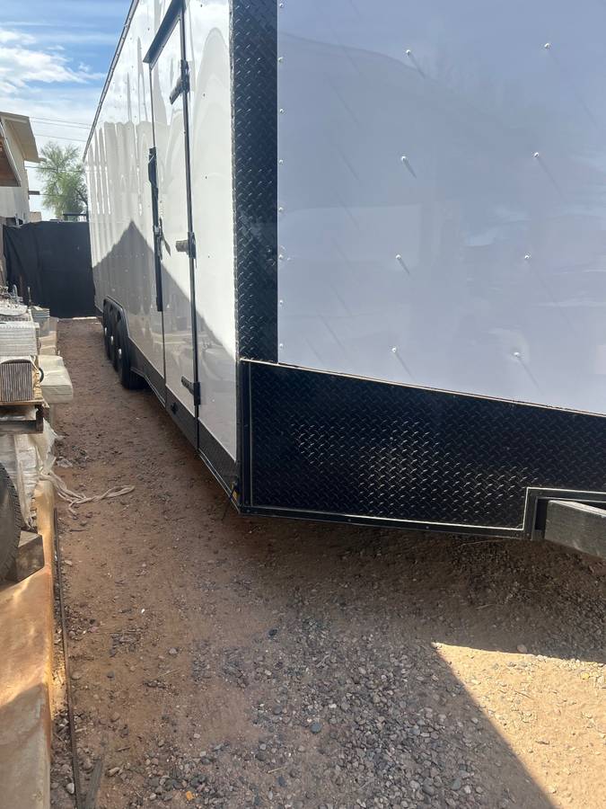 2026 8.5 X 28FT PLUS V NOSE ENCLOSED TRAILER, photo 2