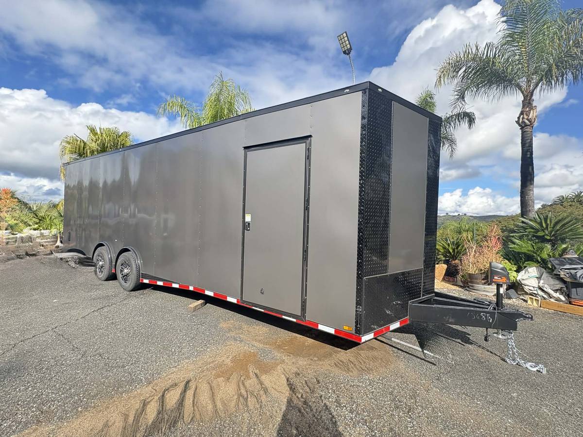 Custom 28 ft Commercial Build Car Hauler trailer + escape door, photo 2