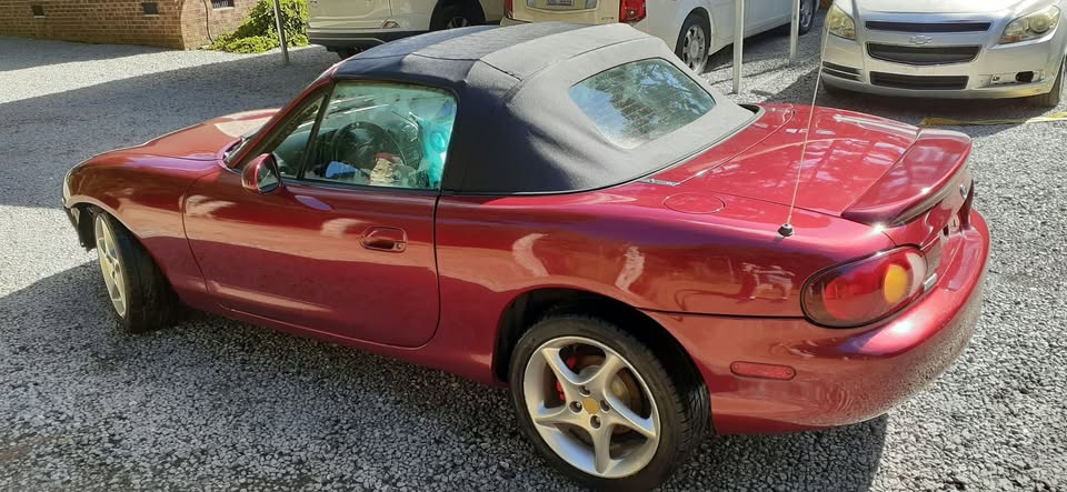 1999 Mazda Miata, manual, runs well, right-side damage, photo 2