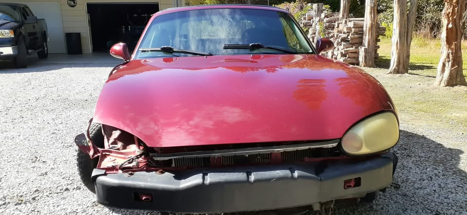 1999 Mazda Miata, manual, runs well, right-side damage, photo 4