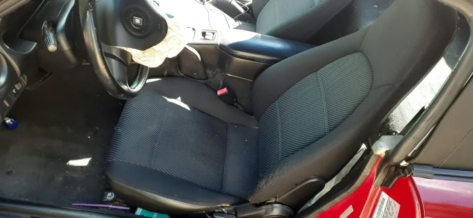 1999 Mazda Miata, manual, runs well, right-side damage, photo 8