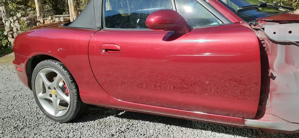 1999 Mazda Miata, manual, runs well, right-side damage, photo 12
