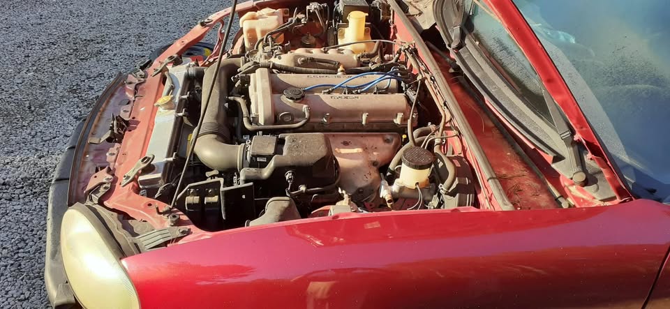 1999 Mazda Miata, manual, runs well, right-side damage, photo 16